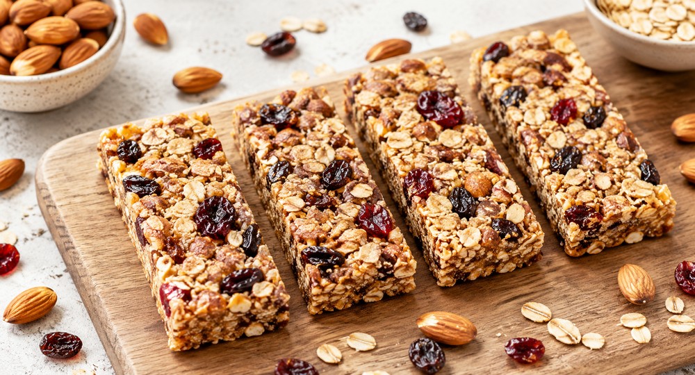 barres énergétiques aux fruits secs, avoine et amandes